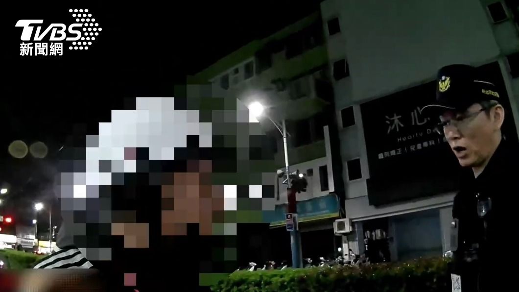 沒駕照繼續騎！違規大王嗆警還亂吐檳榔渣　警送上6千元罰單