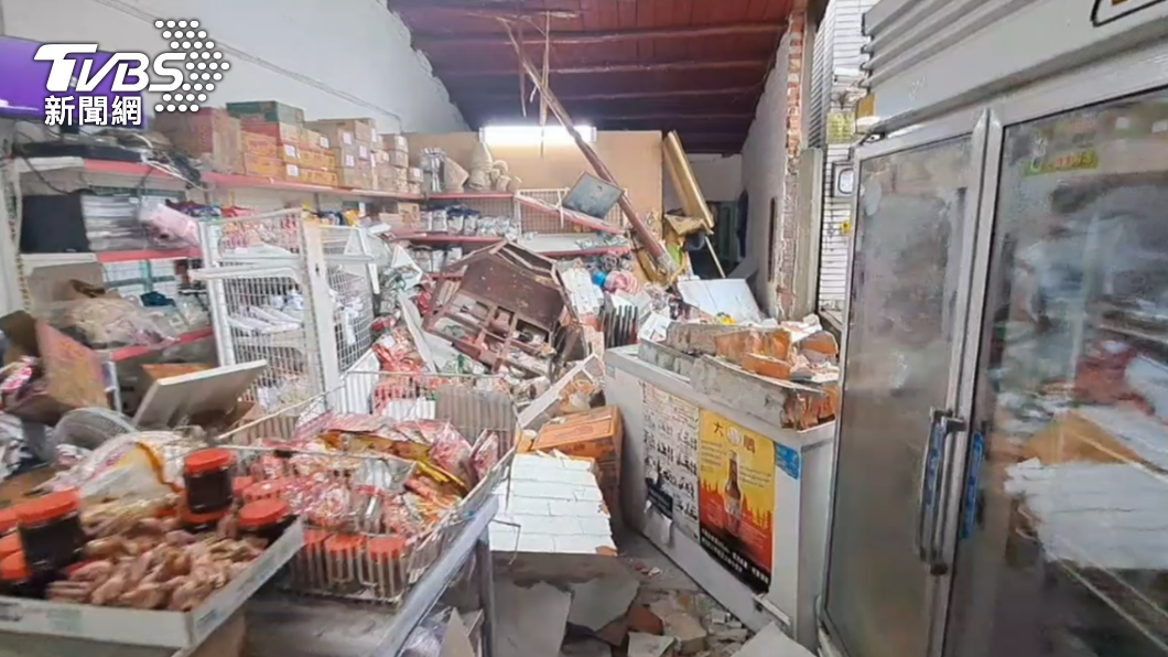 驚險瞬間曝!基隆吊車爆衝雜貨店 貓咪救了屋主「差15秒」恐沒命