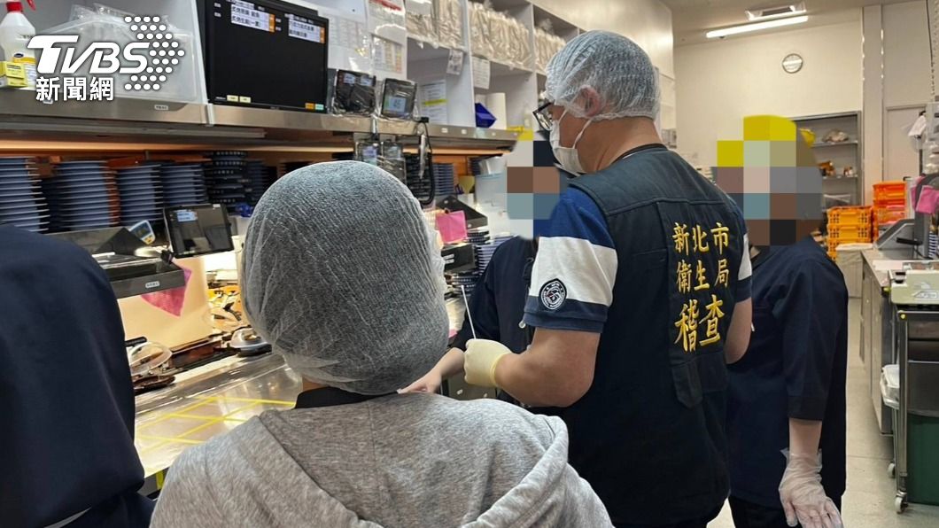 衛生局命藏壽司新莊宏匯店自即日起暫停作業。(圖/TVBS)