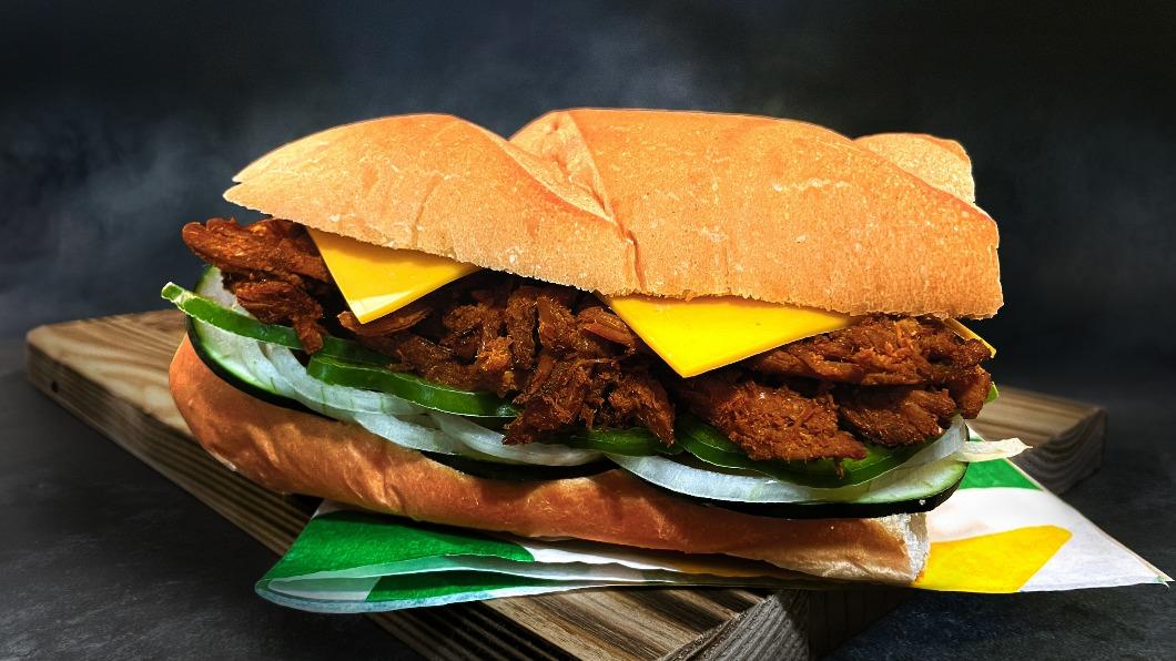 新品開吃!SUBWAY推BBQ手撕豬 必勝客飯圈圈搶市