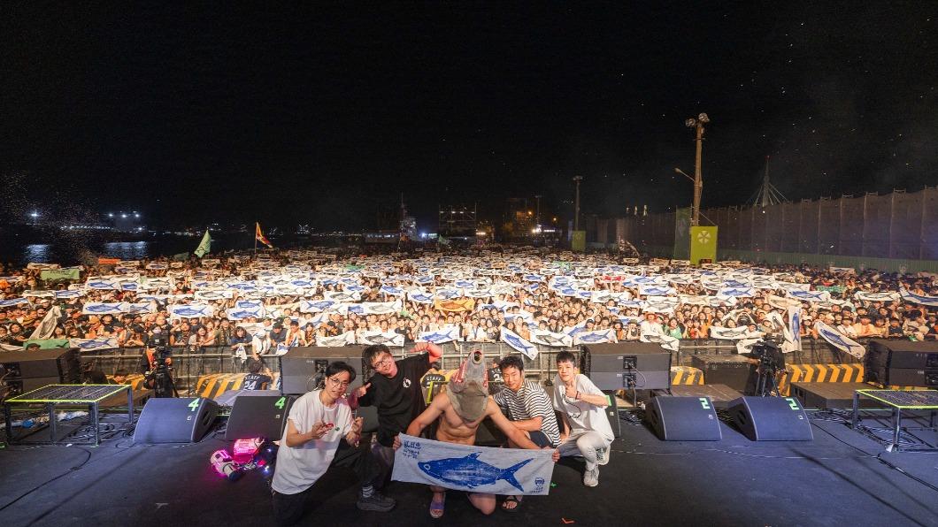 拍謝少年連續10年登上大港開唱,拿下全勤獎。(圖/出日音樂提供)