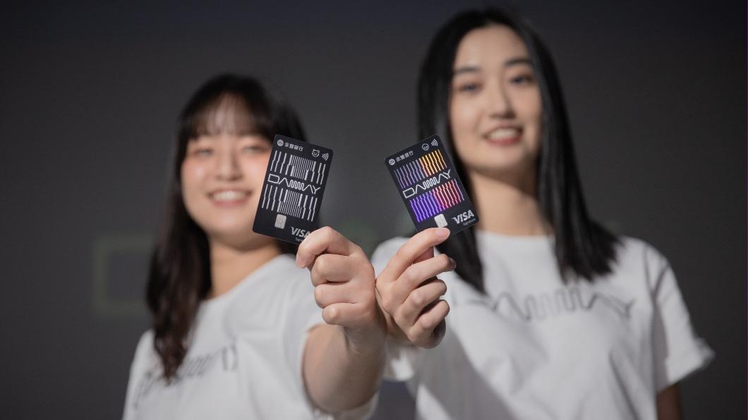 瞄準行動支付生活圈!永豐銀發「3%」新卡搶攻LINE Pay用戶