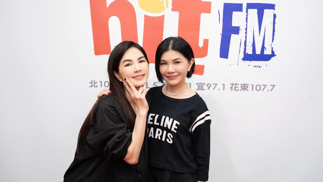 張清芳（右）很欣賞Ella，是她公開認證的接班人。（圖／Hit Fm聯播網提供）