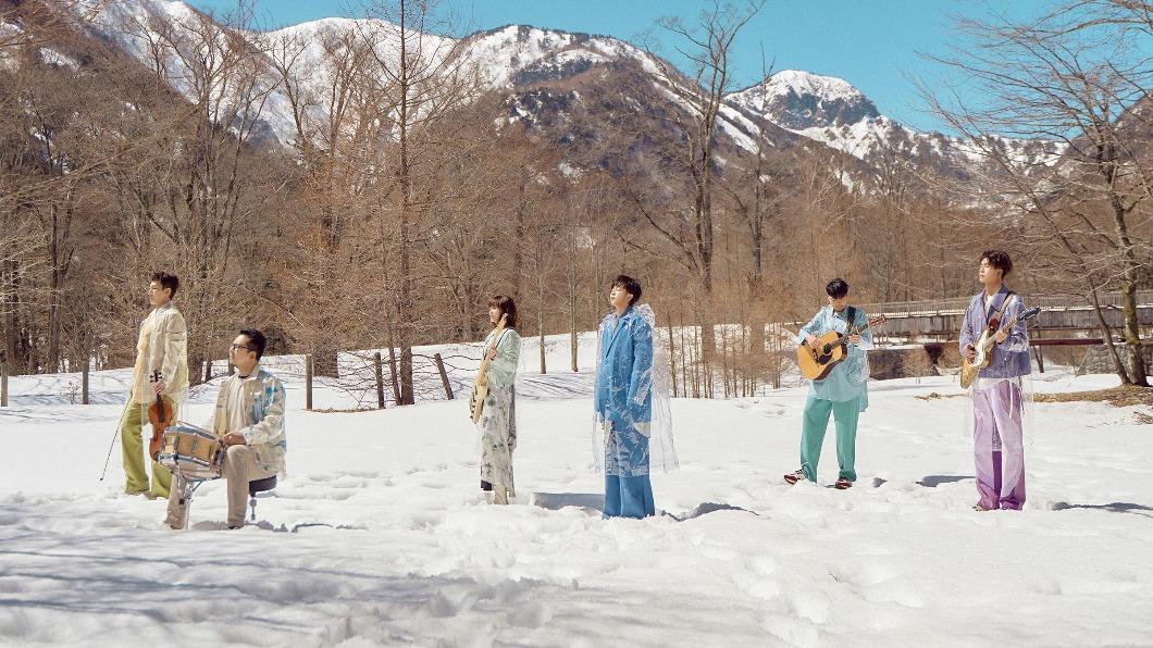 蘇打綠前往日本日光市取景,站在雪地裡拍下許多唯美照片。(圖/蘇打綠有限公司提供)
