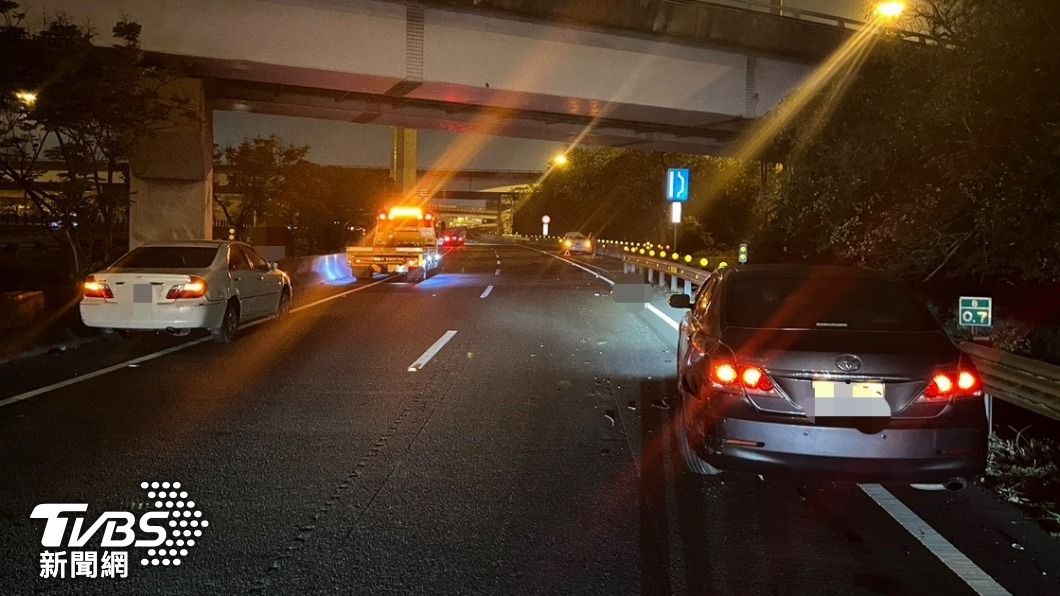 國1死亡車禍!他擦撞後停路肩「下車察看」慘遭2車撞擊亡