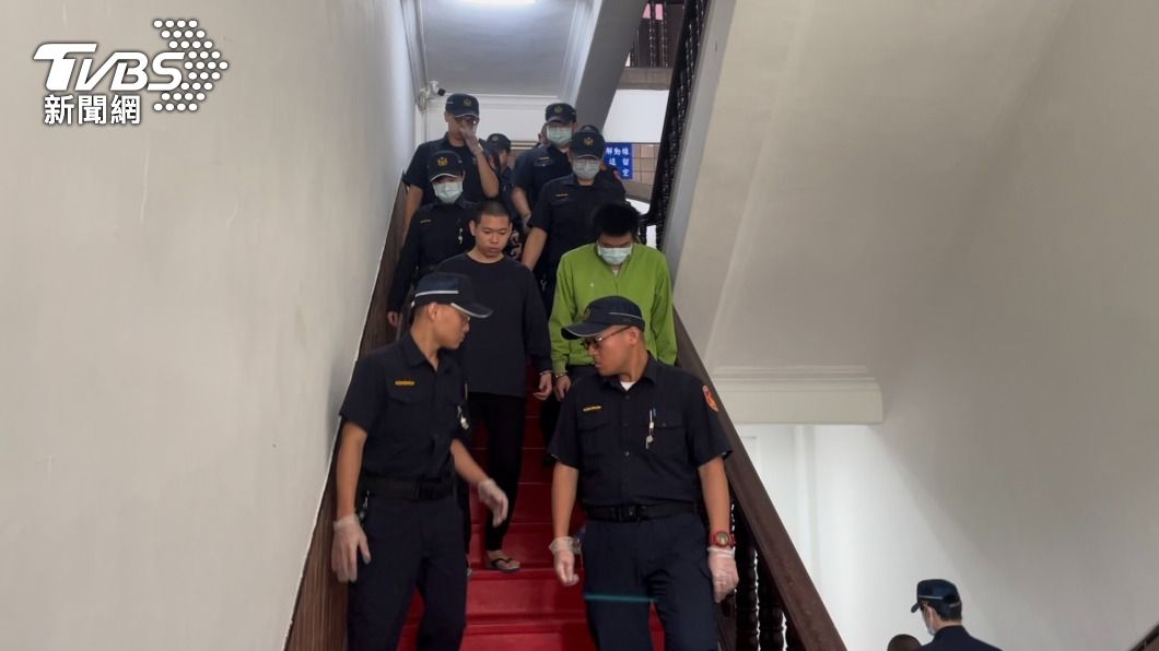 台版柬埔寨案首播宣判的16名詐團成員。(圖/潘千詩攝)
