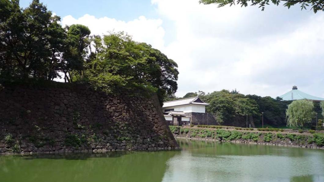 離賞櫻聖地千鳥之淵不遠! 日本皇居外圍護城河驚現男浮屍