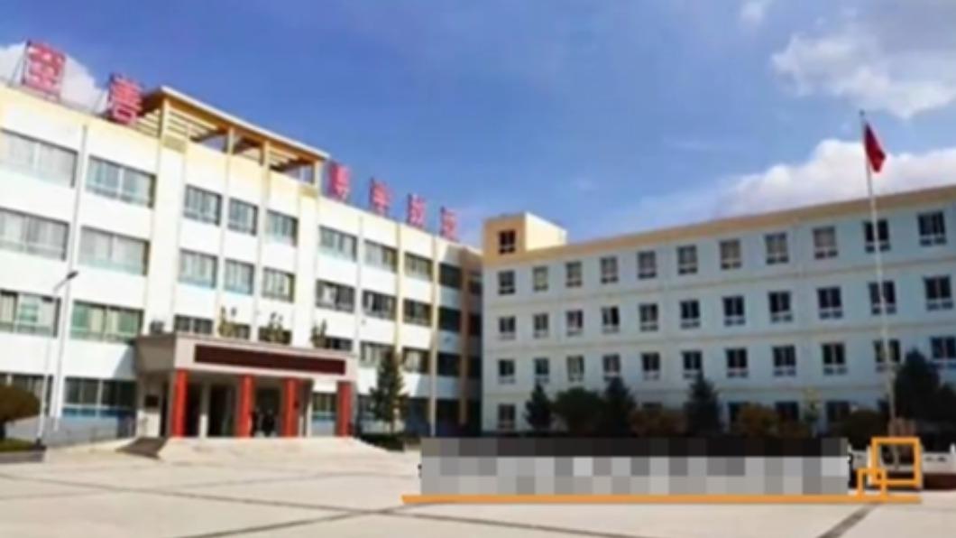 校方證實,該名老師已在1個多月前被逮捕。(圖/翻攝自微博)