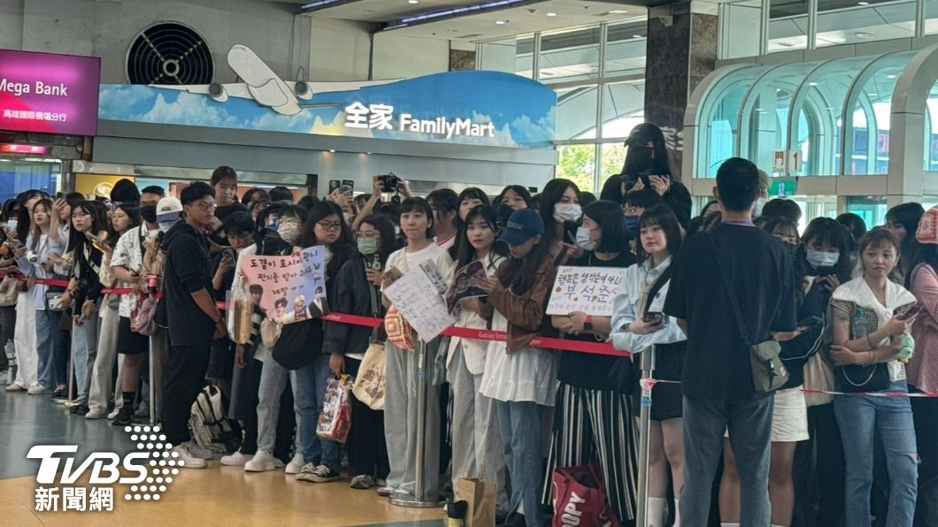 GOLDEN WAVE韓團拼盤演唱明登場 上千粉絲小港機場接機嗨爆