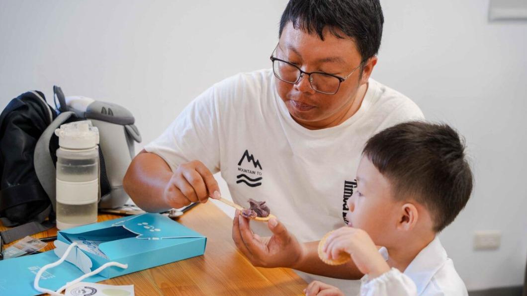 照顧完小羊群們後,還可以DIY自己喜歡口味的餅乾。(圖/咕溜魚|曬魚趣 美食 旅遊 親子提供)