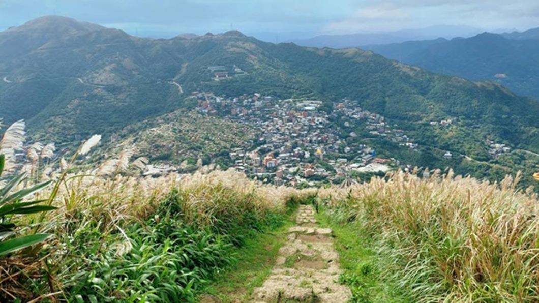 「基隆山登山步道」海拔588公尺,是位於新北瑞芳的1座小百岳,正常速度約30~40分就可以攻頂。(圖/貪吃猴的幻想提供)