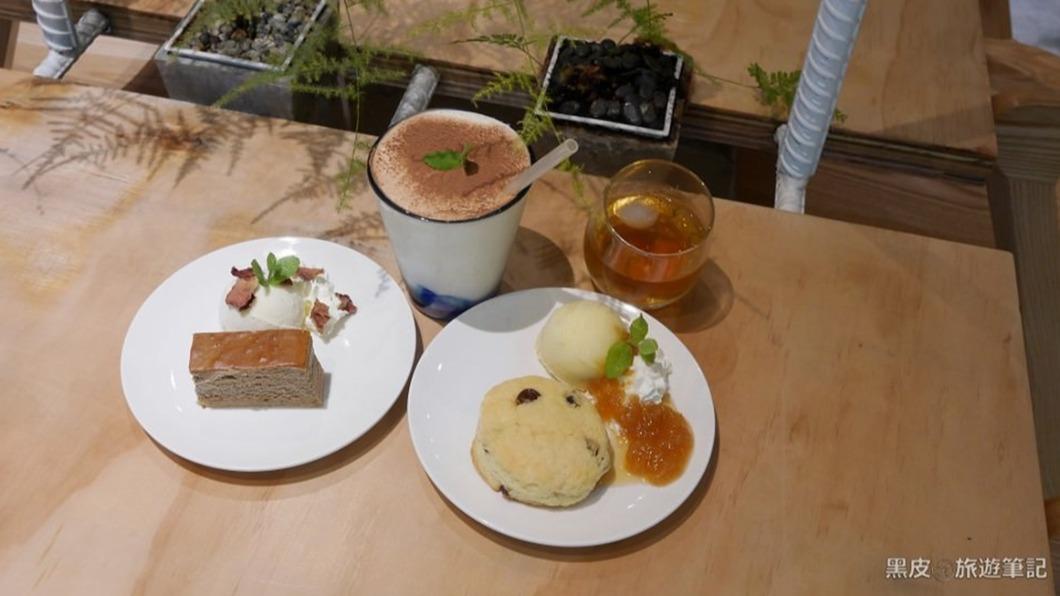 民宿提供迎賓下午茶，晚上６點前飲料皆可無限暢飲。（圖／黑皮的旅遊筆記提供）