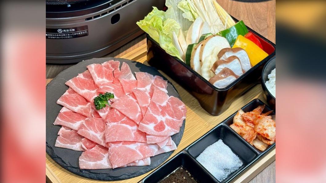 「丹麥梅花豚肉套餐」(299元)梅花豚油花分布均勻,肉感很明顯,口感帶有彈性。(圖/跟著Donna一起吃喝玩樂提供)