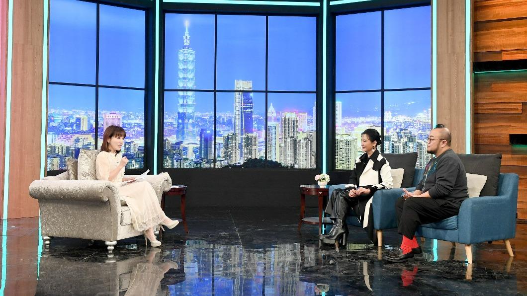 陳亞蘭(中)推廣歌仔戲不遺餘力。(圖/華視提供)