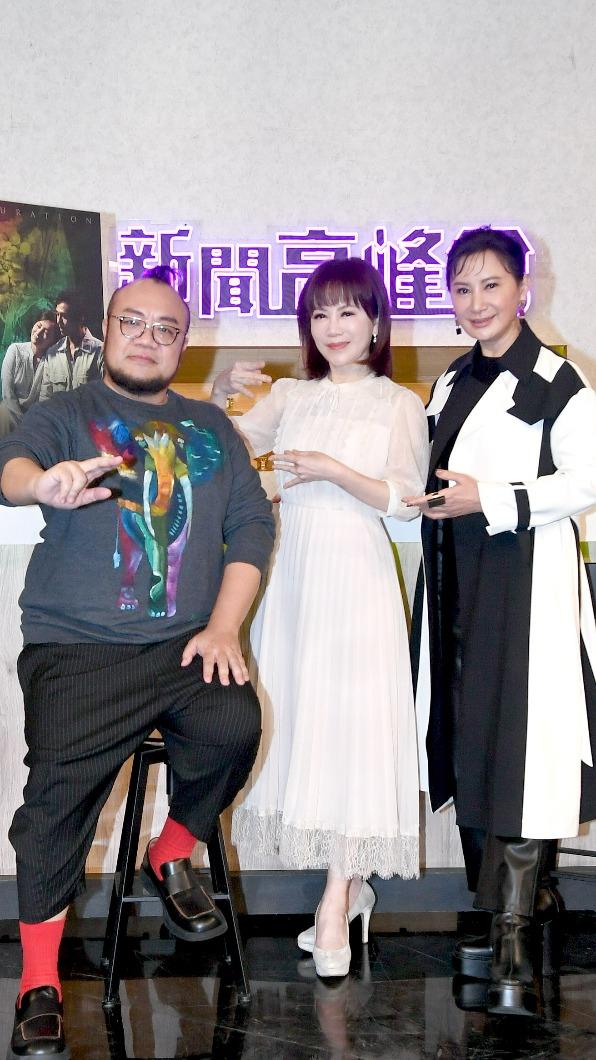 陳亞蘭(右)分享難忘演出經驗。(圖/華視提供)