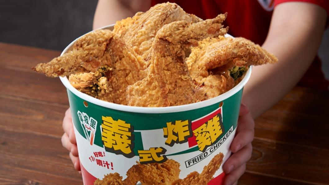 「豆乳三節雞翅桶」用古早味豆腐乳醬醃製而成,每一口都蘊含豆腐乳的獨特香氣。(圖/拿坡里提供)
