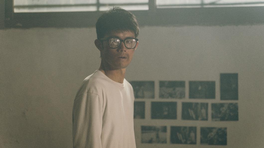 劇中主角張耀仁不屈服刑求手段,堅守心中自由理想。(圖/公視台語台提供)