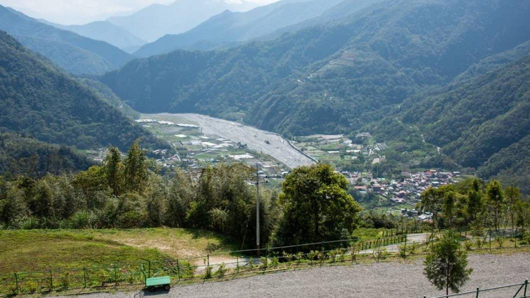 雲窩森林露營區位置絕佳,可俯瞰整個武界部落。(圖/sya的旅遊部落格提供)