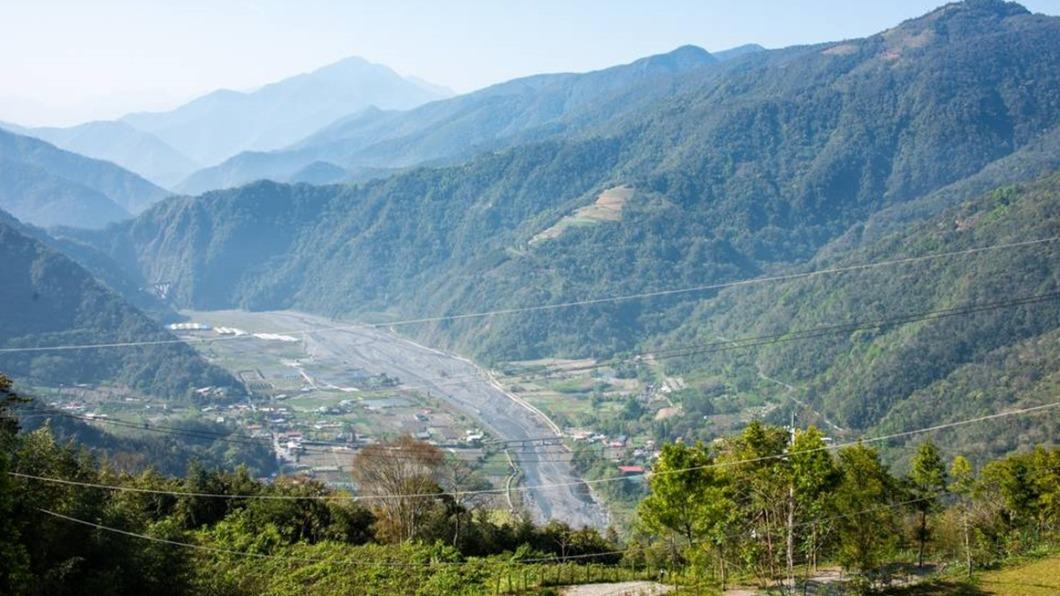 太陽出現後霧消雲散,山谷景色格外清晰。(圖/sya的旅遊部落格提供)