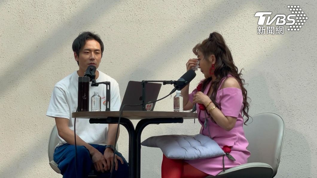王彩樺淚崩!痛喊「為什麼我沒有媽媽」 拿白色康乃馨慘遭嘲笑