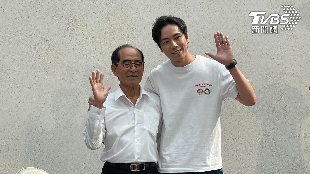 張瑞夫也是由阿公、阿嬤一手帶大,對於王彩樺的遭遇深有同感。(圖/陳薈涵攝)