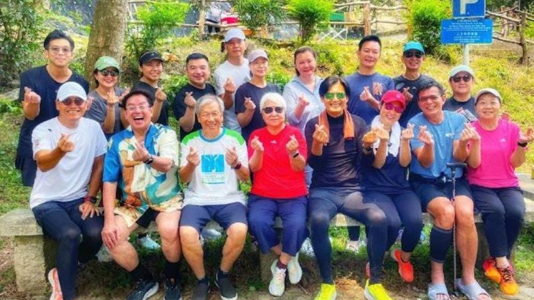 譚詠麟周潤發眾星齊聚「公園BBQ」　陣容堪比金像獎