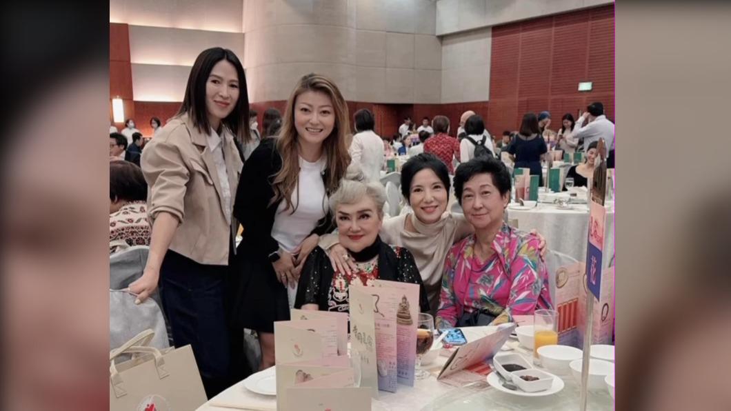 港星李佳（左二）的合影中，還可以見到關秀媚（右二）。（圖／翻攝自IG@mirandalee1978）