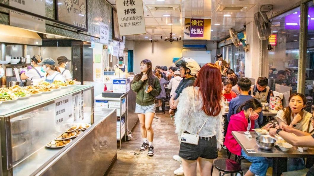 店內生意真的很好,基本上整天都是一直維持著客滿狀態。(圖/大手牽小手。玩樂趣提供)