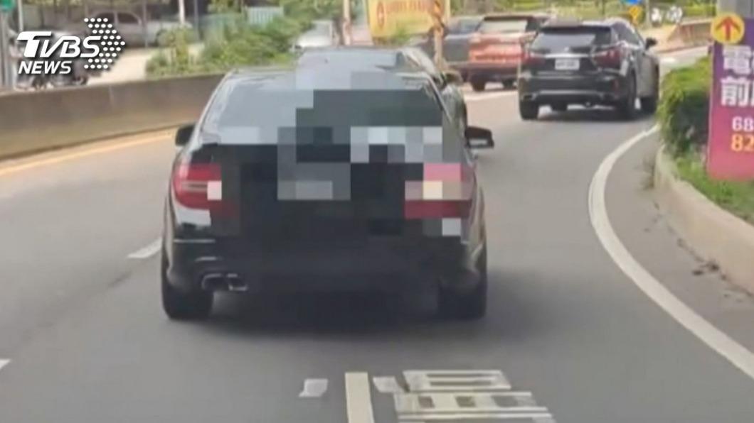 民眾拍下涉案車輛。（圖／TVBS）