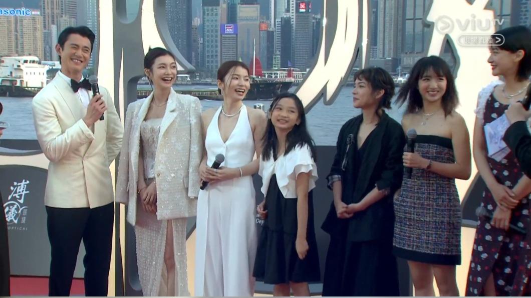 吳慷仁與《但願人長久》中6個女兒一起受訪,全程用粵語溝通。(圖/翻攝自viu TV)