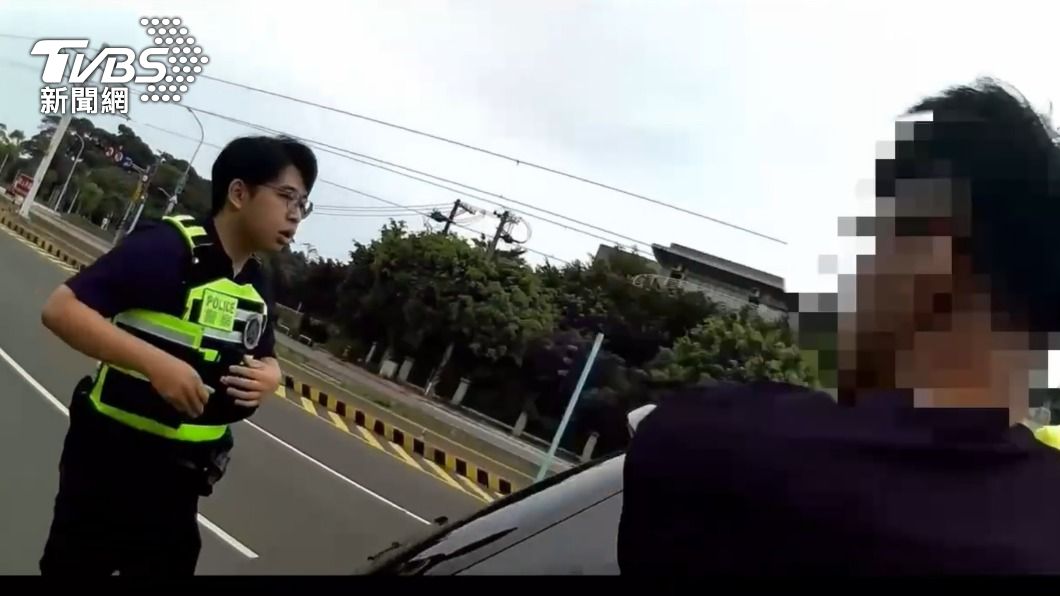 警方攔查涉案車輛。(圖/TVBS)