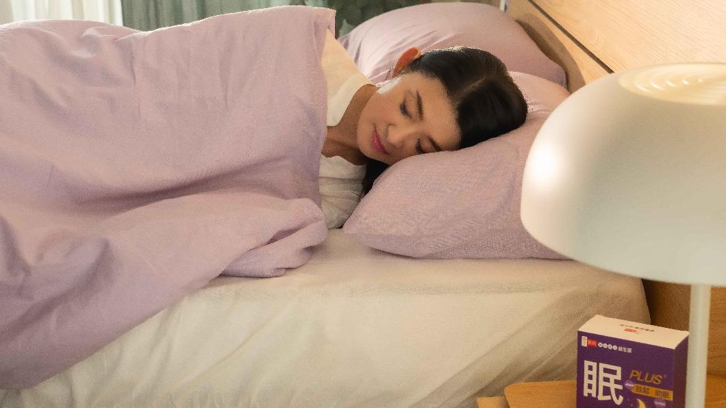 感嘆睡眠品質比時數還重要,蘇宗怡好眠神物全靠「它」。(圖/TVBS)