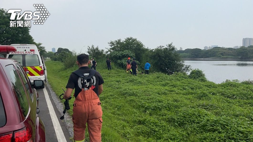 快訊/新北男新店溪畔釣魚驚見女浮屍 警查出死者是失聯婦人