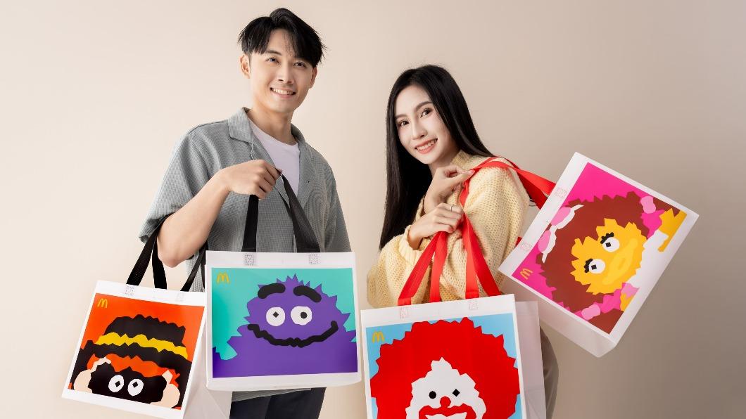 「麥當勞叔叔與好朋友們 抖陣一起」 購物袋由100%回收塑料製作而成。(圖/業者提供)