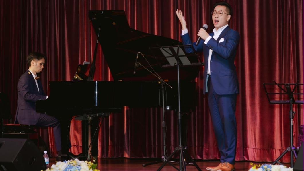 朱育陞首搭鋼琴界天王盧易之共同演出。(圖/成美室內樂提供)