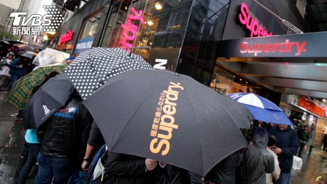 英國網紅服裝品牌Superdry，曾經深受亞洲青少年族群喜愛。（圖／達志影像美聯社）