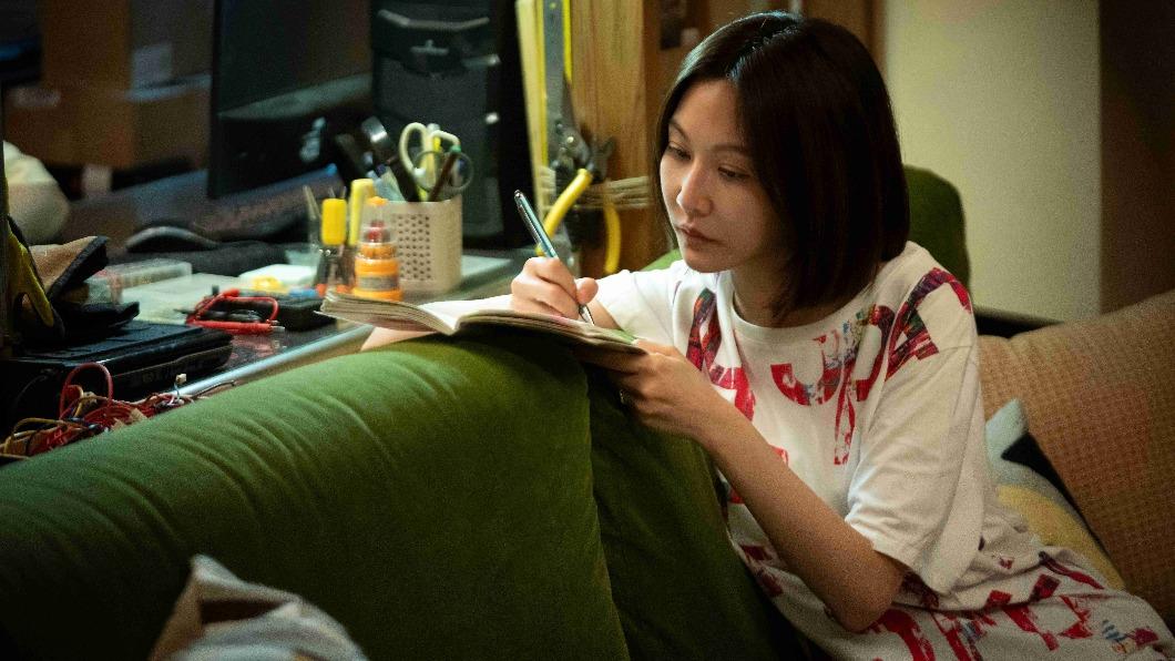 曾莞婷首次演3寶媽,網友覺得她素顏一樣美。(圖/三立提供)