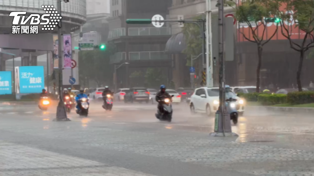 雨根本用倒的!大雷雨狂轟6縣市 「雙北13區」淹水警戒