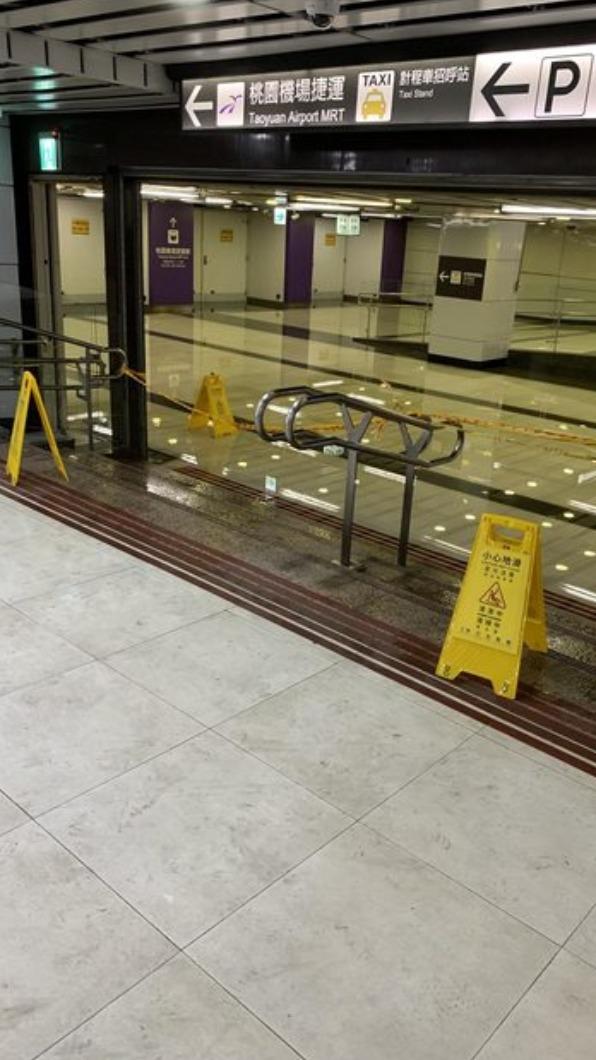 台北車站淹水。(圖/翻攝PTT)