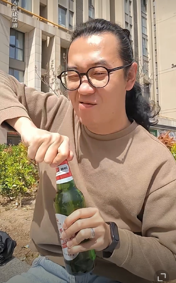 「飛飛一杯酒」心臟病發猝逝,享年34歲。(圖/翻攝自微博)