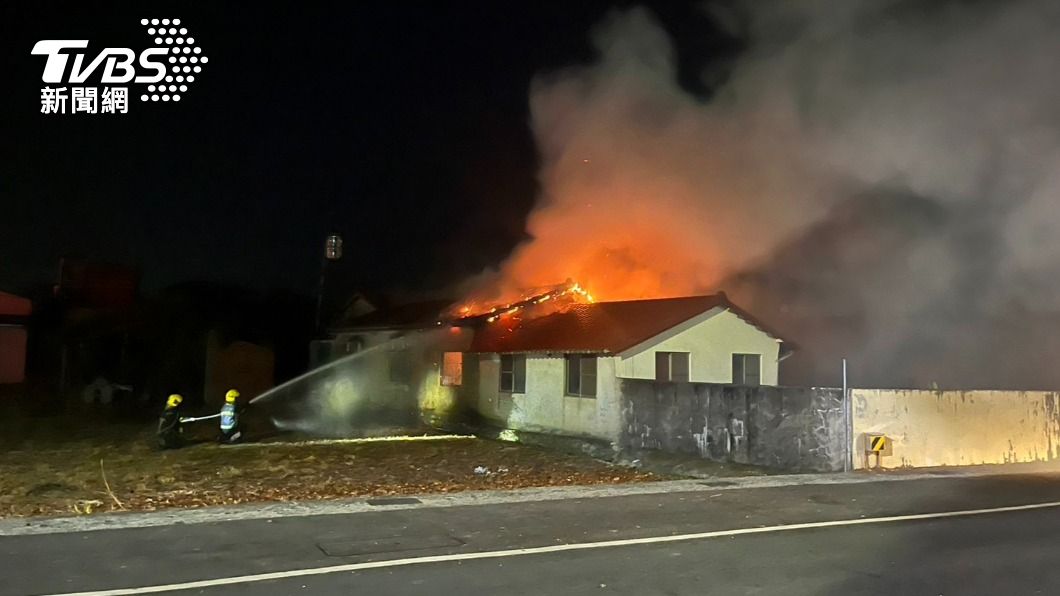 三合院突起火 屏東內埔2少年搬炮竹「意外爆炸」受傷送醫
