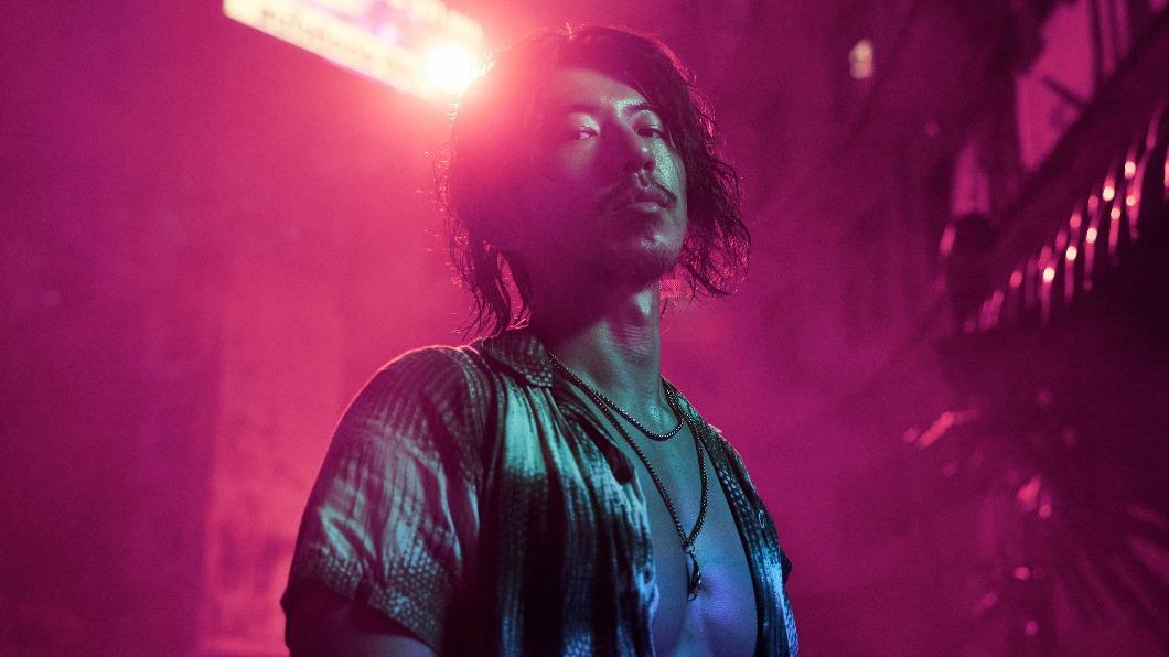 傅孟柏挑戰極惡反派詐騙案首腦角色。（圖／Netflix提供）