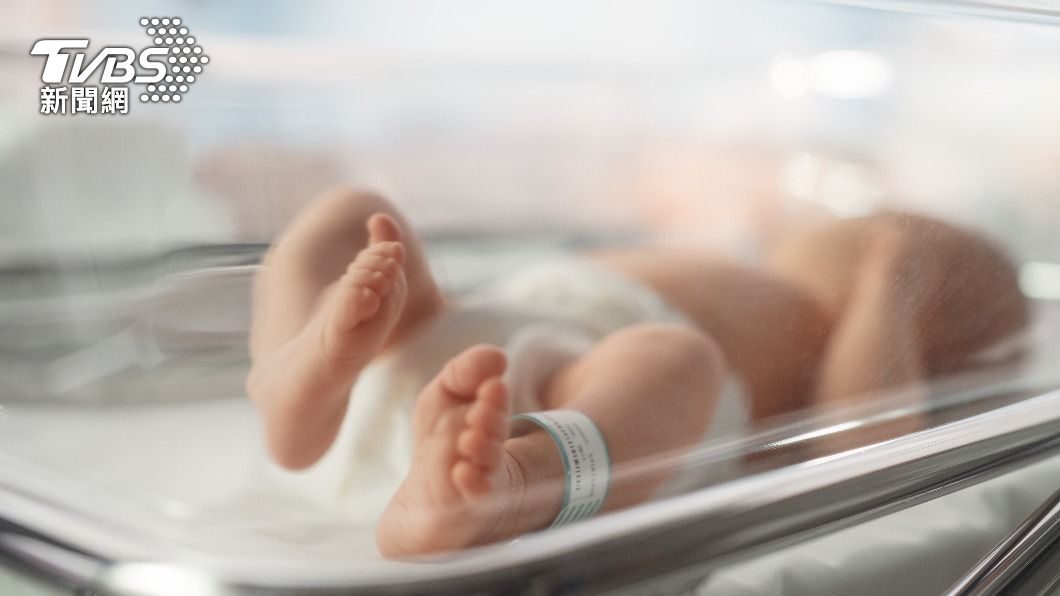 目前女嬰被安置在加護病房的保溫箱中。(示意圖/達志影像shutterstock)
