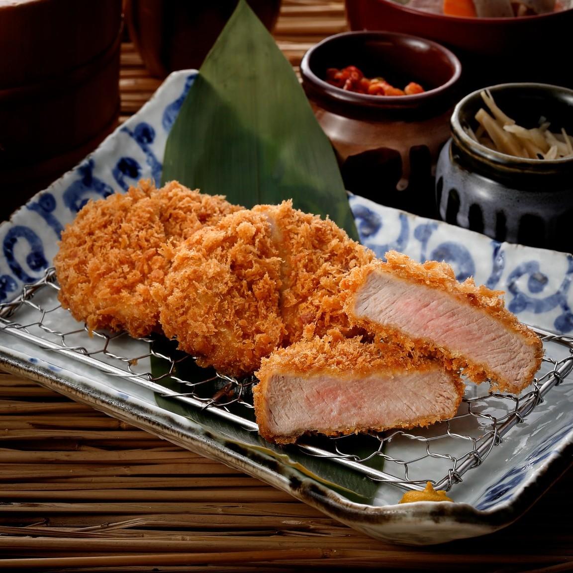 靜岡勝政也同樣能夠續加白飯、湯品、小菜。(圖/靜岡勝政日式豬排)