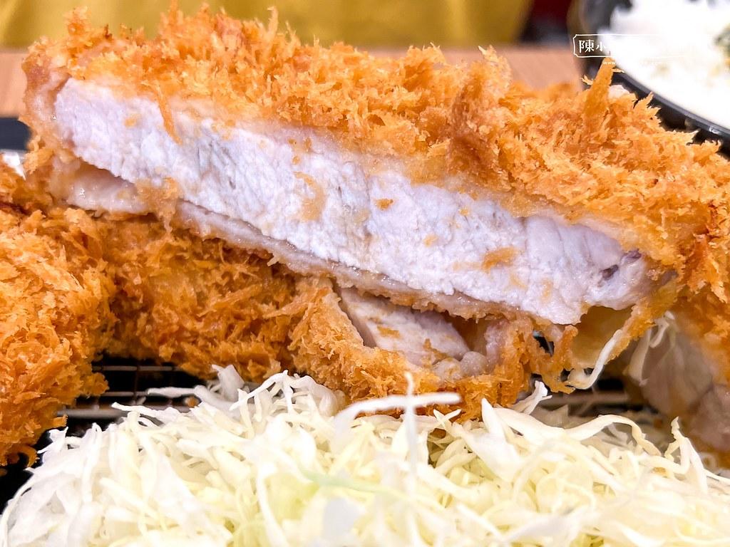 日式炸豬排鮮嫩多汁。(圖/陳小可的吃喝玩樂)
