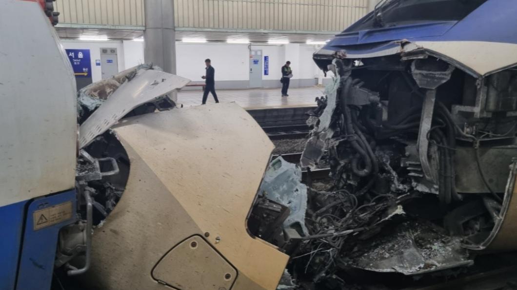 首爾車站列車「追撞出軌」4人傷 車頭嚴重損毀慘況曝