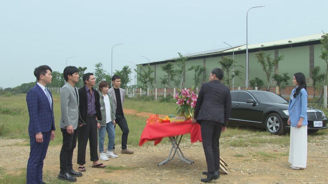 江俊翰拍翻桌戲相當忐忑,怕對神明不敬。(圖/民視提供)