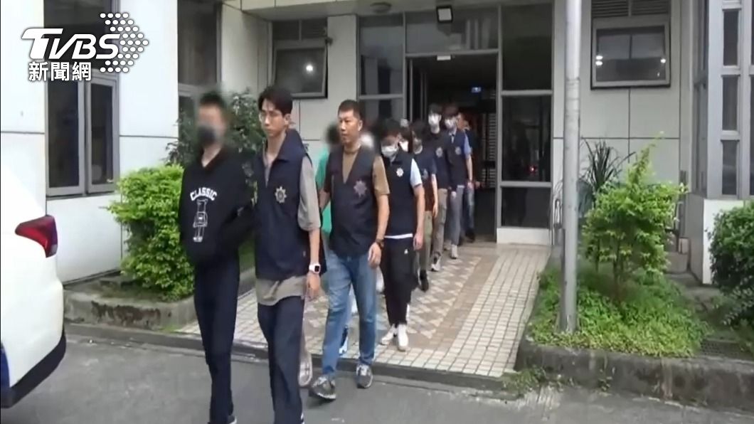警方將林男等9人移送法辦。(圖/TVBS)