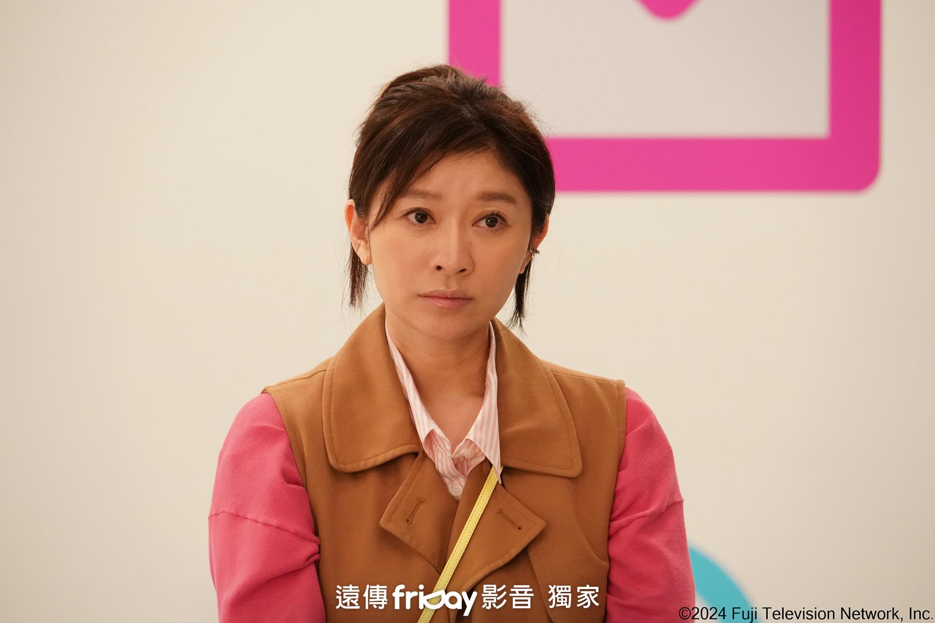篠原涼子飾演暢銷懸疑小說作家「黑羽神子」。(圖/friDay影音提供)