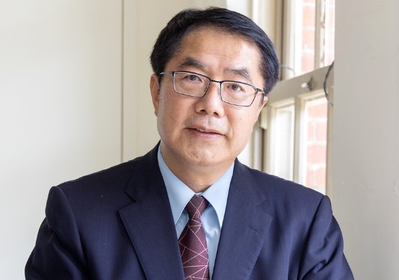 黃偉哲因紅球登陸台南受到民眾關注。(圖/翻攝自黃偉哲臉書)